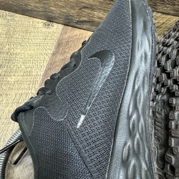 Nike Revolution 6 Black Athletic Running Shoes DC3729-001 Size 9.5 Women / 8 Men - Picture 8 of 11